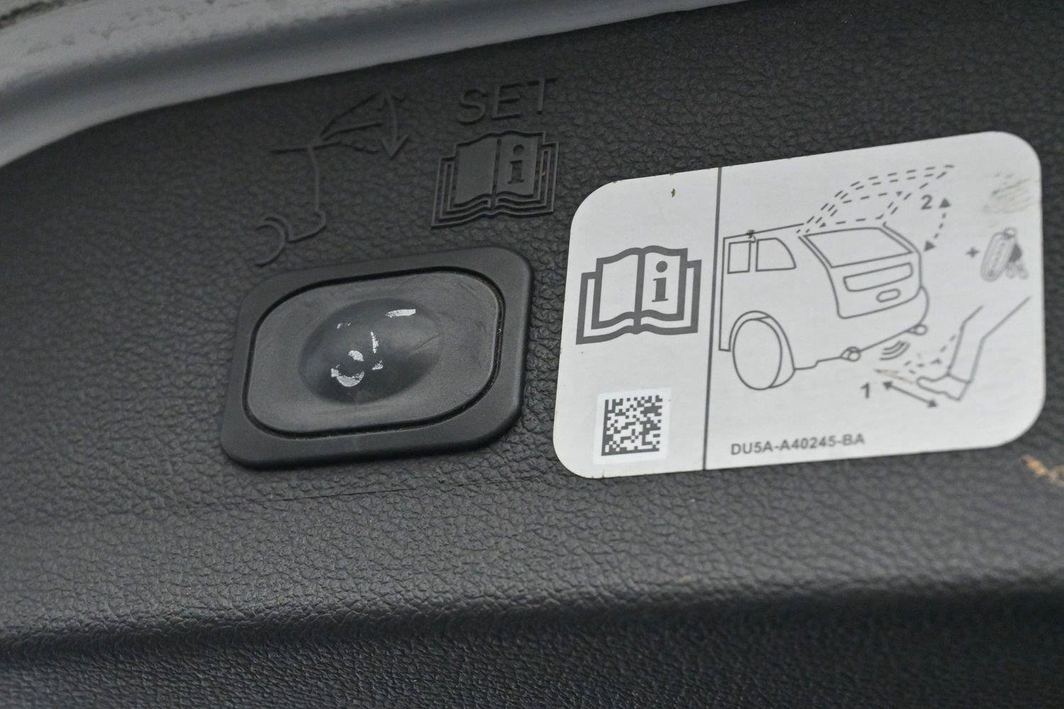 Used 2017 Ford Escape Titanium FWD image 10