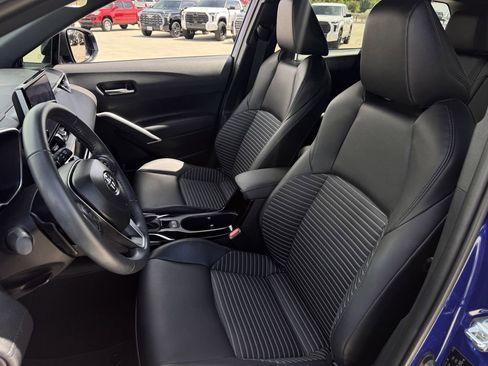 Used 2025 Toyota Corolla Cross AWD Hybrid w/ Convenience Package image 26