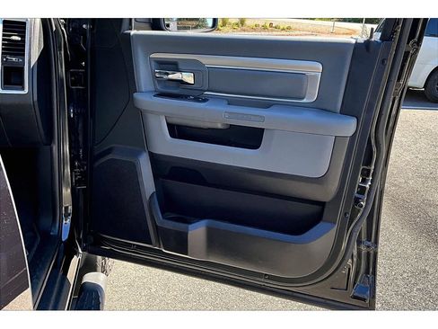 Used 2015 RAM 1500 Classic SLT w/ SLT Plus D←cor Group AWD/4WD image 23