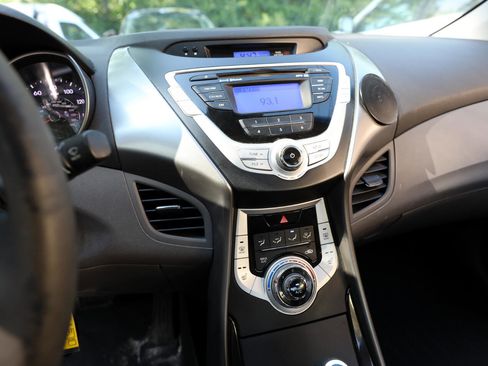 Used 2012 Hyundai Elantra Limited image 18