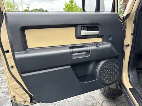 Used 2011 Toyota FJ Cruiser 4WD w/ Upgrade Pkg image 17