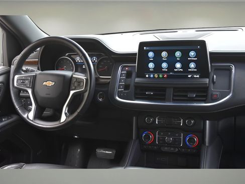 Used 2021 Chevrolet Suburban Premier image 18