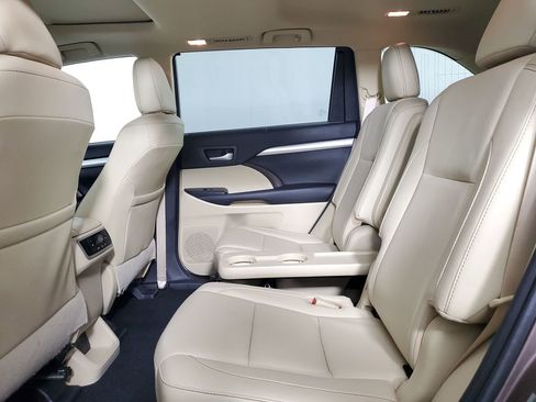 Certified 2017 Toyota Highlander XLE image 14