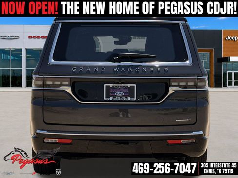 Used 2024 Jeep Grand Wagoneer Series III w/ Rear Seat Video Group 1 AWD/4WD image 5