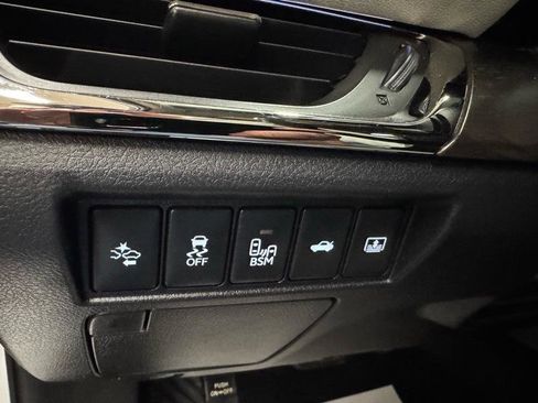 Used 2018 Toyota Avalon Limited image 14