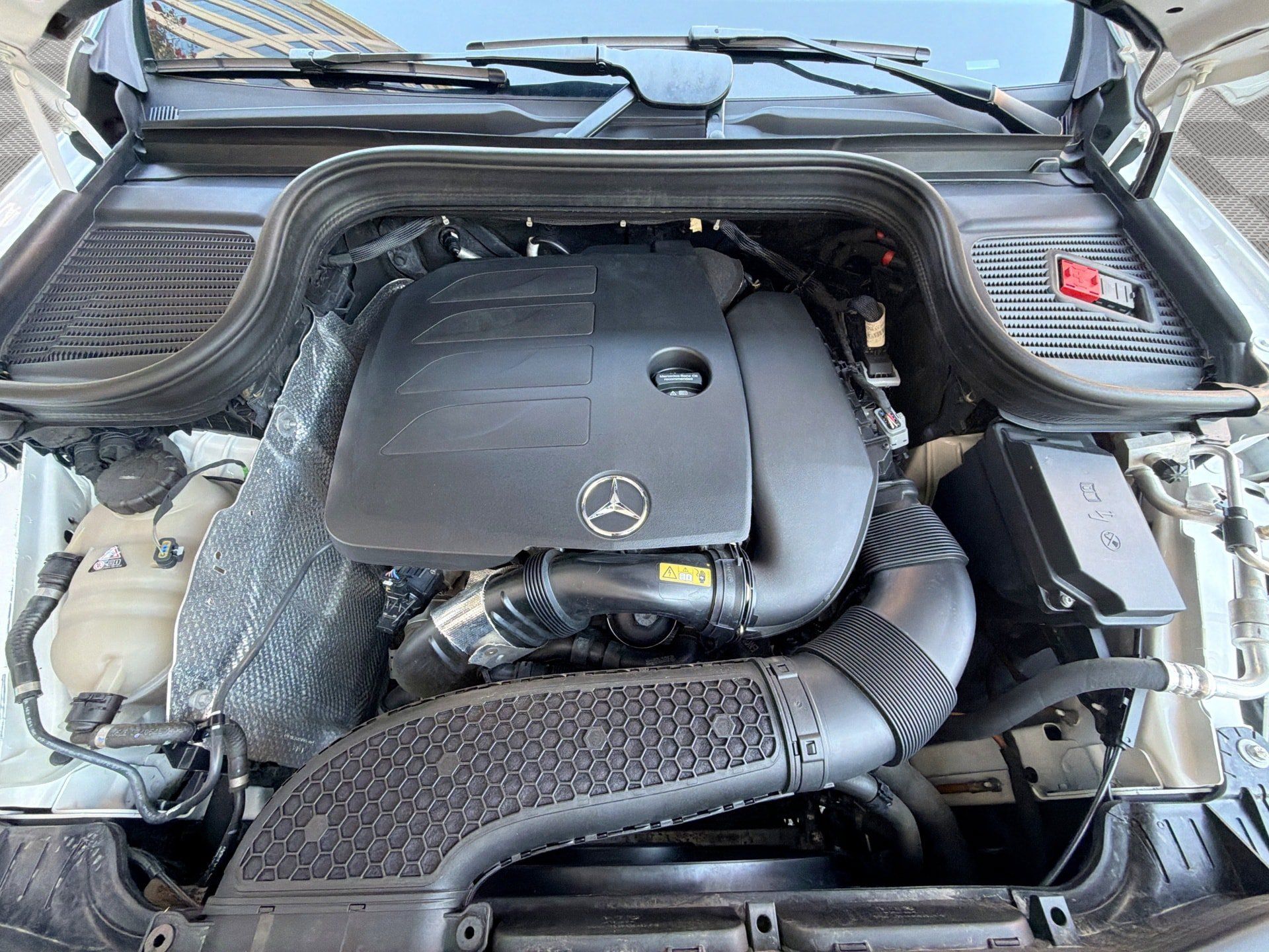 Used 2020 Mercedes-Benz GLE 350 4MATIC w/ Premium Package image 18