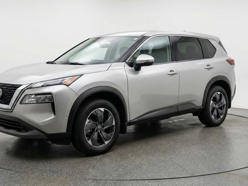 Used 2025 Nissan Rogue SV AWD/4WD image 3