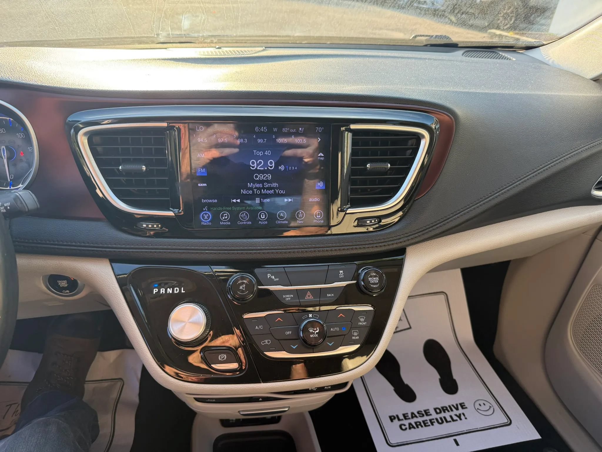 Used 2017 Chrysler Pacifica Limited w/ UConnect Theater Package FWD image 10