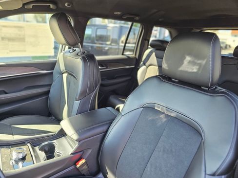 New 2026 Jeep Grand Cherokee Altitude AWD/4WD image 21
