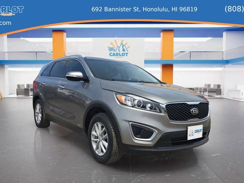 Used 2017 Kia Sorento AWD w/ LX Convenience Package image 4