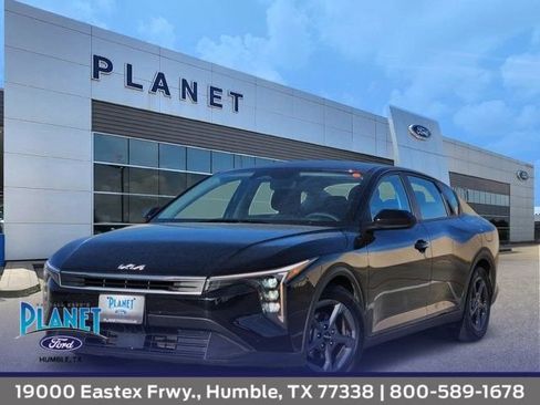 Used 2025 Kia K4 LXS image 1