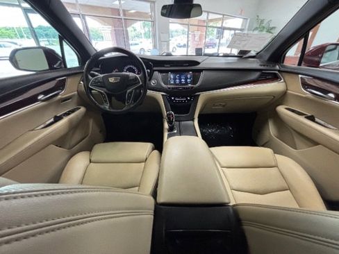 Used 2017 Cadillac XT5 Premium Luxury AWD/4WD image 12