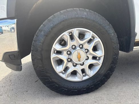 Used 2024 Chevrolet Silverado 2500 LT AWD/4WD image 9