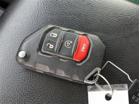 Used 2018 Jeep Wrangler Unlimited Rubicon w/ LED Lighting Group image 27