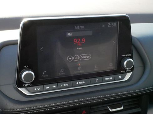 Used 2023 Nissan Rogue SV image 22