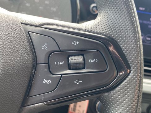 Used 2025 Chevrolet Trax LS image 24