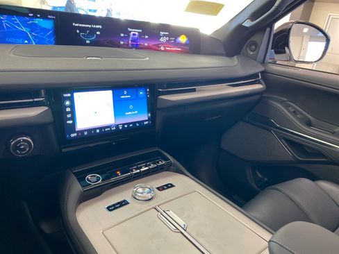 Used 2025 Lincoln Navigator Reserve w/ Jet Appearance Package image 17