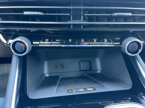 Used 2025 Chevrolet Traverse LT w/ LPO, Floor Liner Package image 19