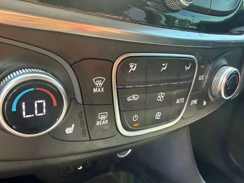 Used 2019 Chevrolet Traverse LT AWD/4WD image 18