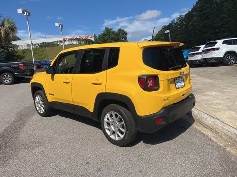 Used 2023 Jeep Renegade Latitude AWD/4WD image 38
