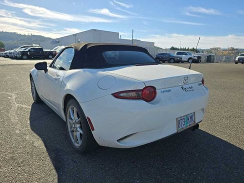 Used 2017 MAZDA MX-5 Miata Sport RWD image 9
