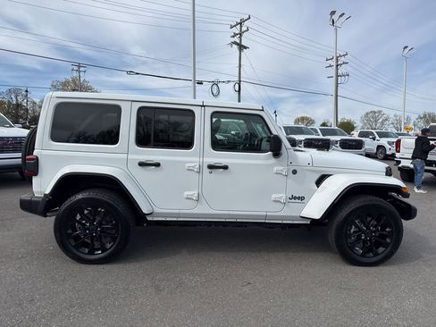 Used 2025 Jeep Wrangler Unlimited Sahara w/ Safety Group image 6