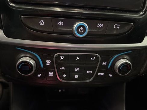 Used 2019 Chevrolet Traverse LT image 18