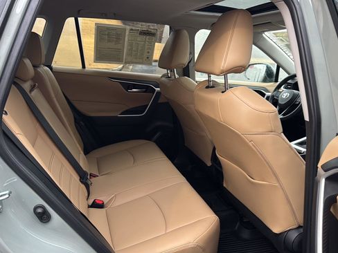 Used 2023 Toyota RAV4 XLE Premium image 11