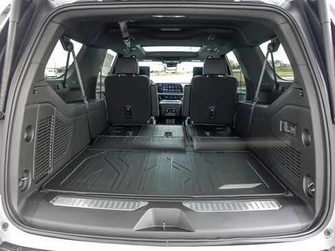 New 2026 Chevrolet Suburban Premier image 9