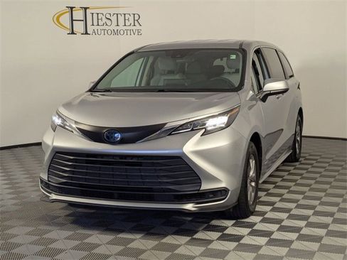 Used 2021 Toyota Sienna LE image 4