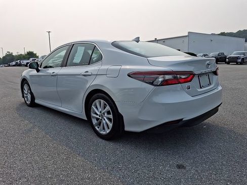 Used 2022 Toyota Camry LE FWD image 4