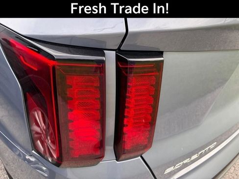 Used 2023 Kia Sorento EX w/ Panoramic Sunroof Package FWD image 11