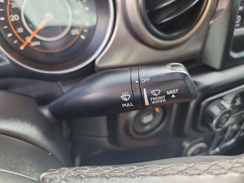 Used 2019 Jeep Wrangler Unlimited Sport S AWD/4WD image 33