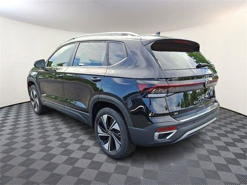 New 2025 Volkswagen Taos SE image 3