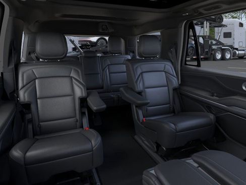 New 2026 Lincoln Navigator Reserve image 11