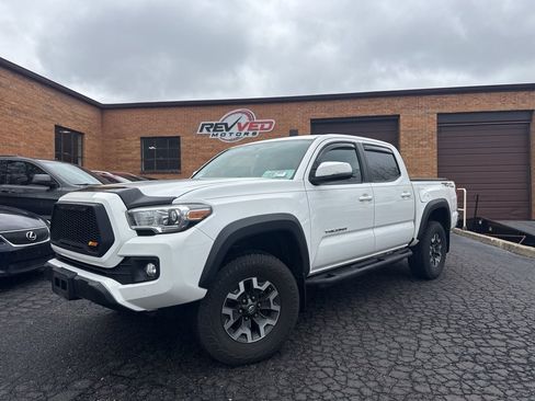 Used 2016 Toyota Tacoma TRD Off-Road w/ Towing Package image 1