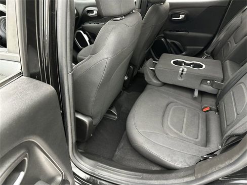 Used 2020 Jeep Renegade Latitude w/ Cold Weather Group image 21