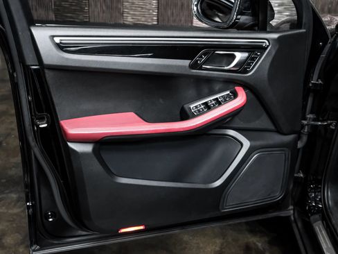 Used 2017 Porsche Macan S image 45