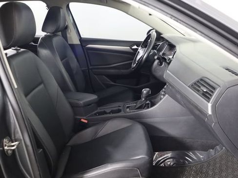 Used 2019 Volkswagen Jetta SE FWD image 17