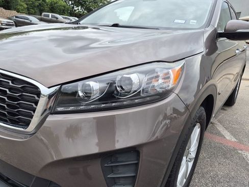 Used 2019 Kia Sorento AWD V6 image 11