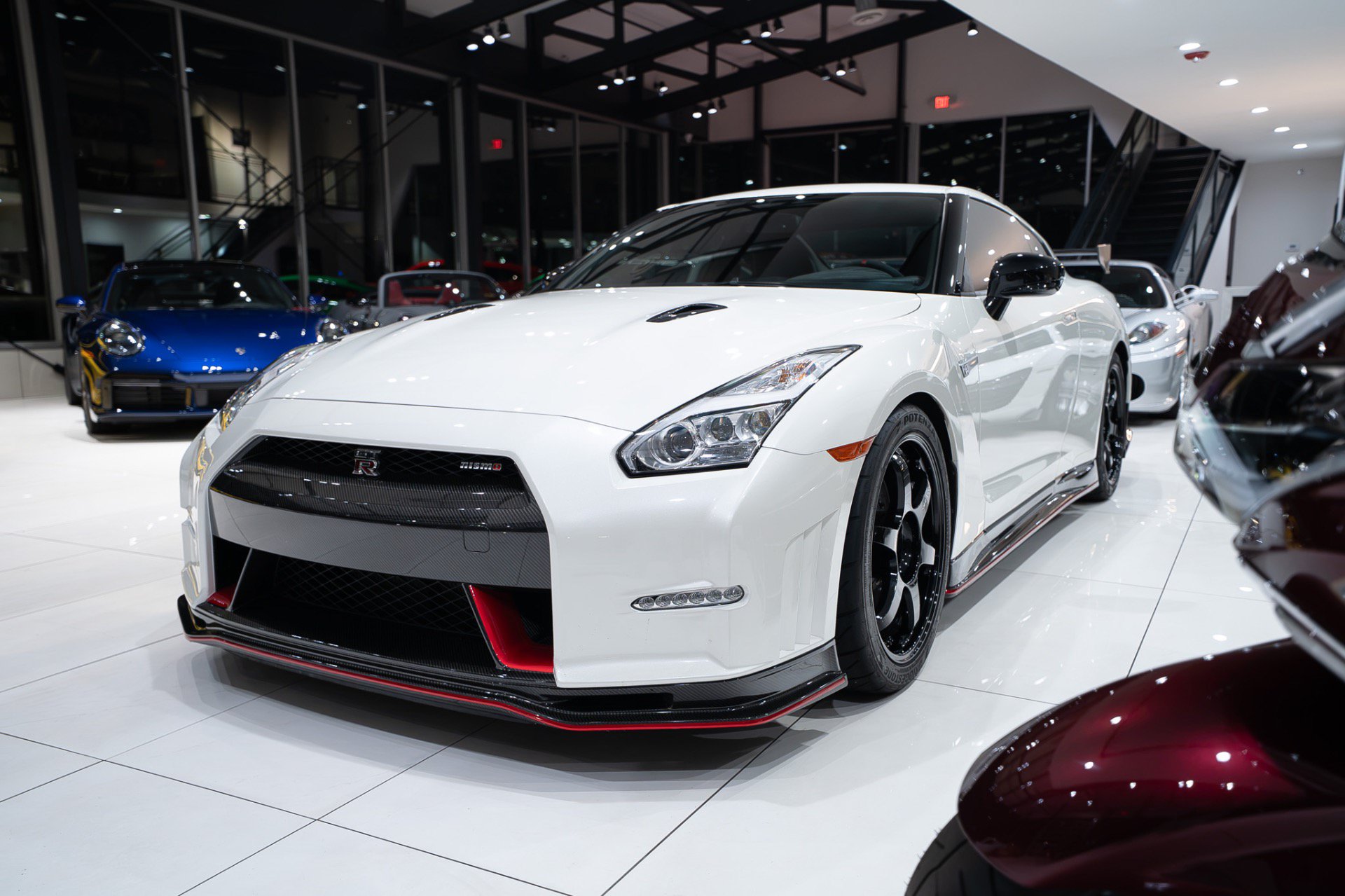 Used 2016 Nissan GT-R NISMO AWD/4WD image 40
