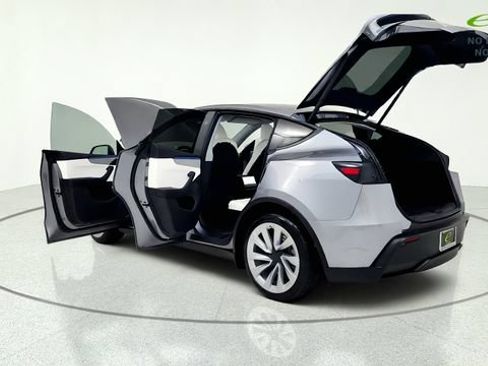 Used 2026 Tesla Model Y AWD image 16