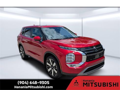New 2025 Mitsubishi Outlander SE image 1