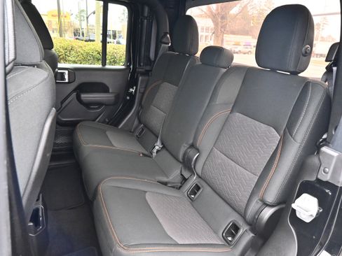 Used 2022 Jeep Gladiator Mojave image 10