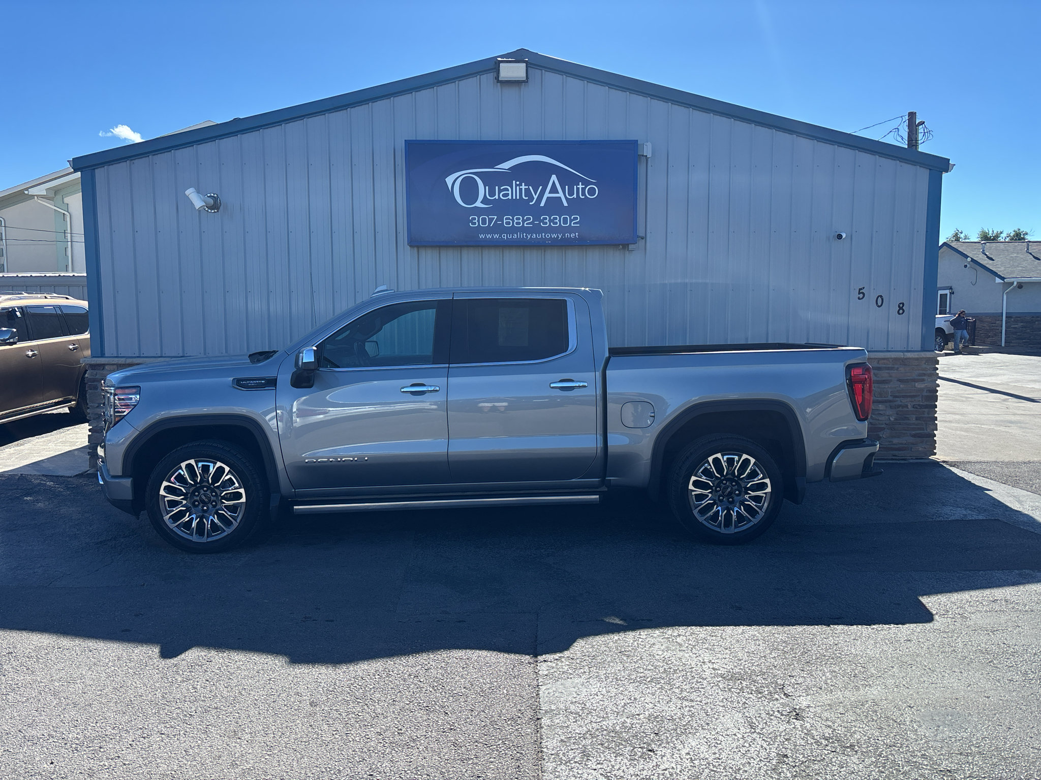 Used 2023 GMC Sierra 1500 Denali Ultimate AWD/4WD image 1