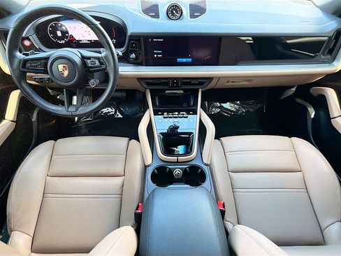 Used 2025 Porsche Cayenne Coupe image 16