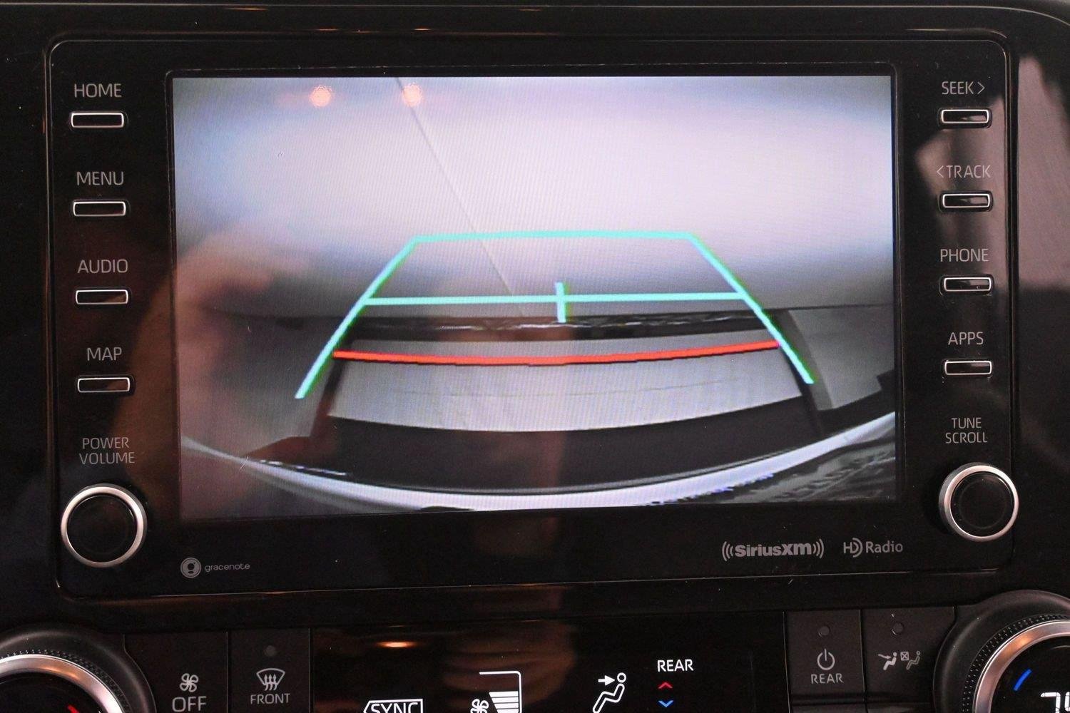 Used 2022 Toyota Highlander XLE FWD image 22