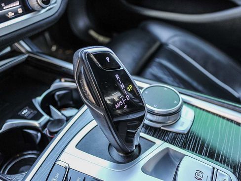 Used 2022 BMW 750i xDrive w/ M Sport Package image 19