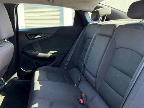 Used 2017 Chevrolet Malibu LT FWD image 12