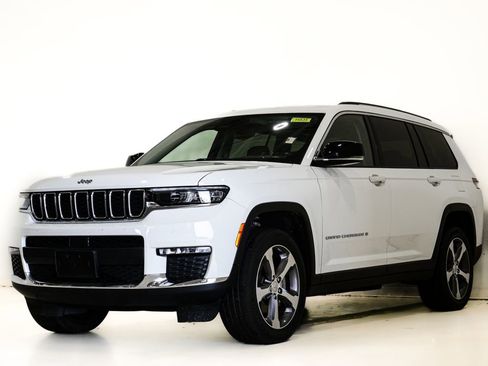 Used 2023 Jeep Grand Cherokee L Limited w/ Trailer Tow Group (B) AWD/4WD image 3